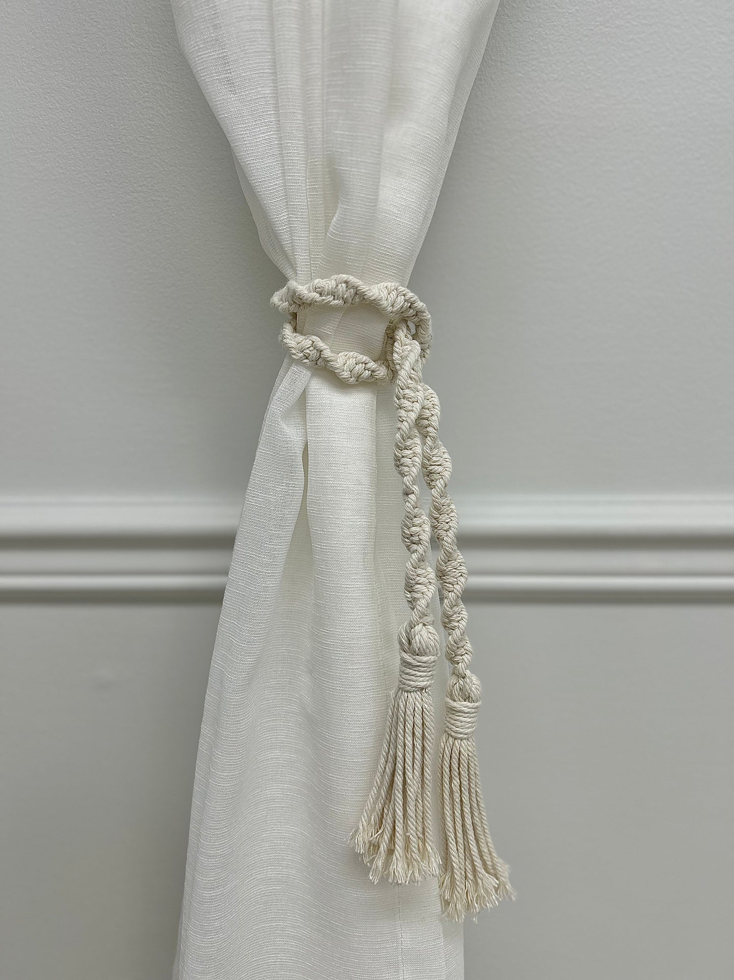 Attache à rideau en macramé